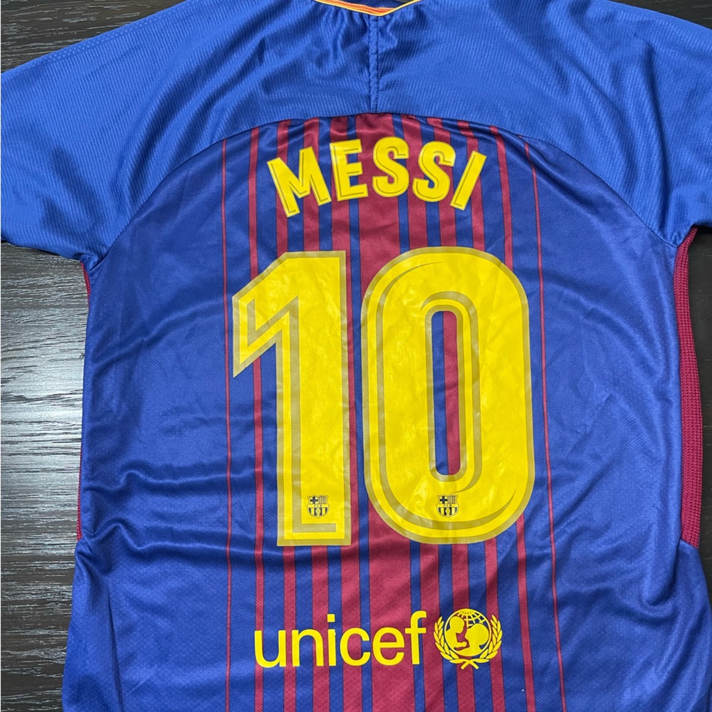 Barcelona Messi Jersey (Nike). Medium.